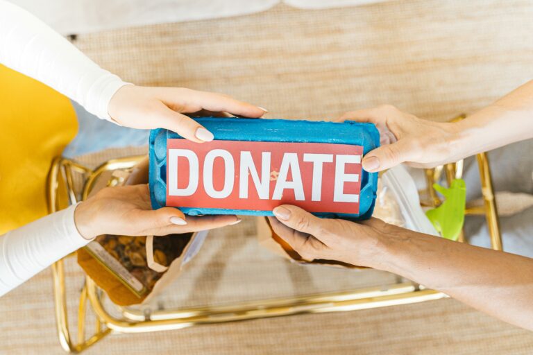 Mécénat et crowdfunding en 2025 : quels nouveaux leviers pour financer les associations ?